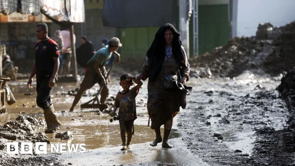 Death toll in Indonesia floods passes 500