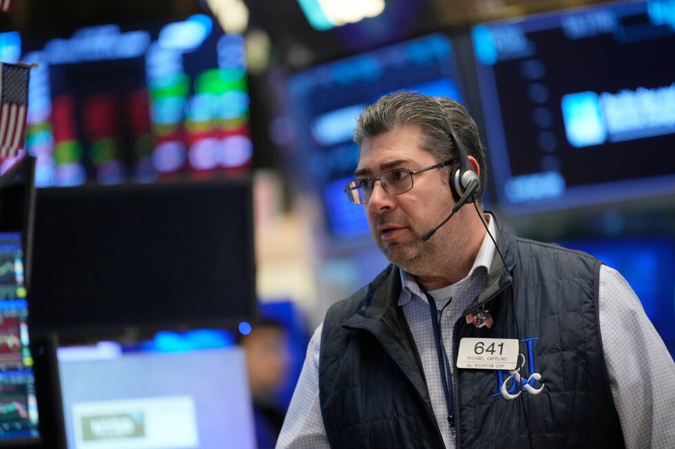 Oil falls more than 4% and Asian shares gain over Trump’s talk of negotiations with Iran