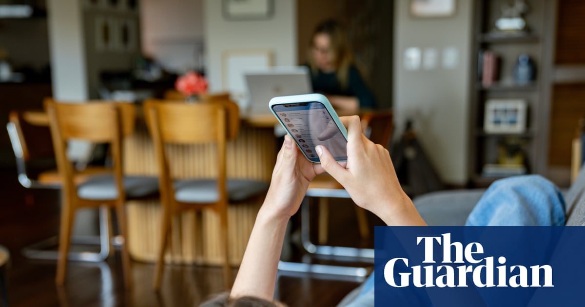 Hundreds of UK teenagers to trial six-week social media curbs for major study