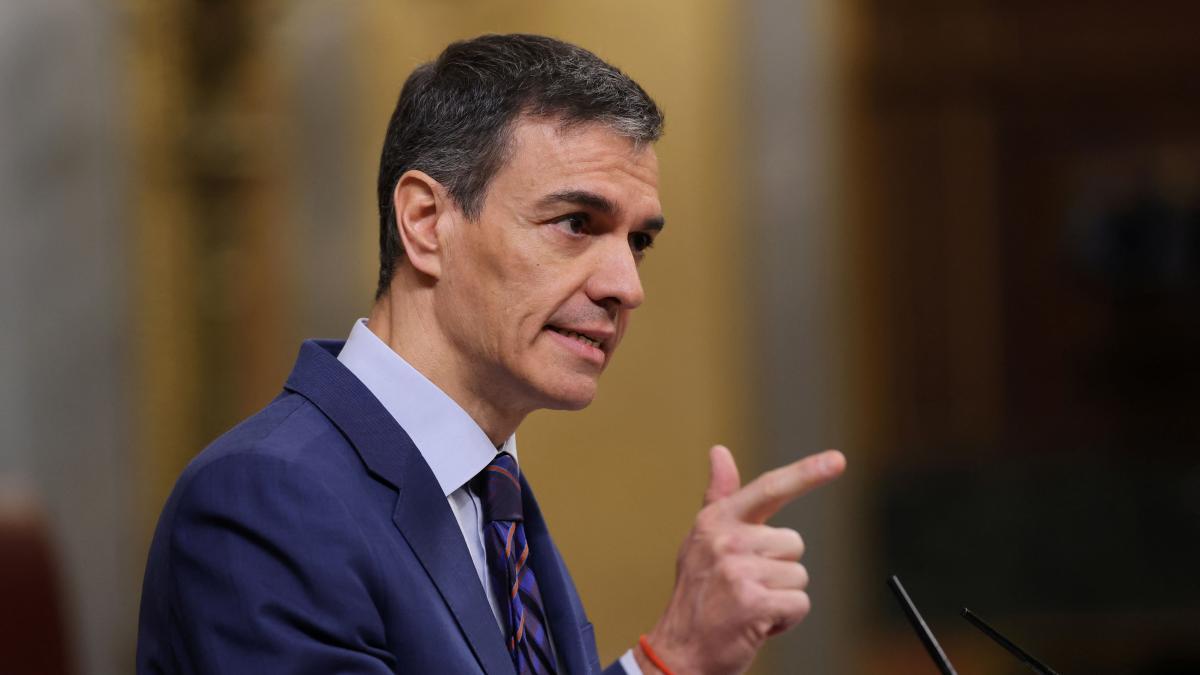 
           Sánchez avisa a PP y Vox: “Callar ante una guerra ilegal es un acto de cobardía y complicidad”
       