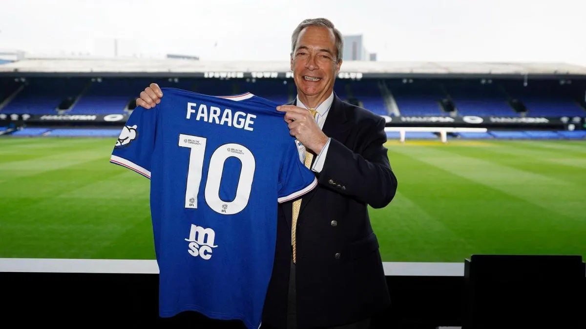 
                                          El Ipswich Town deja a Nigel Farage en fuera de juego
                                      