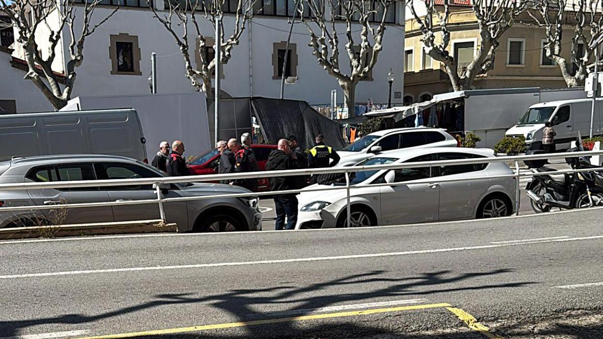 
                                                                                                    Tres detenidos de una banda en Arenys de Mar que robaba a ancianos en los cajeros
                                                                                                