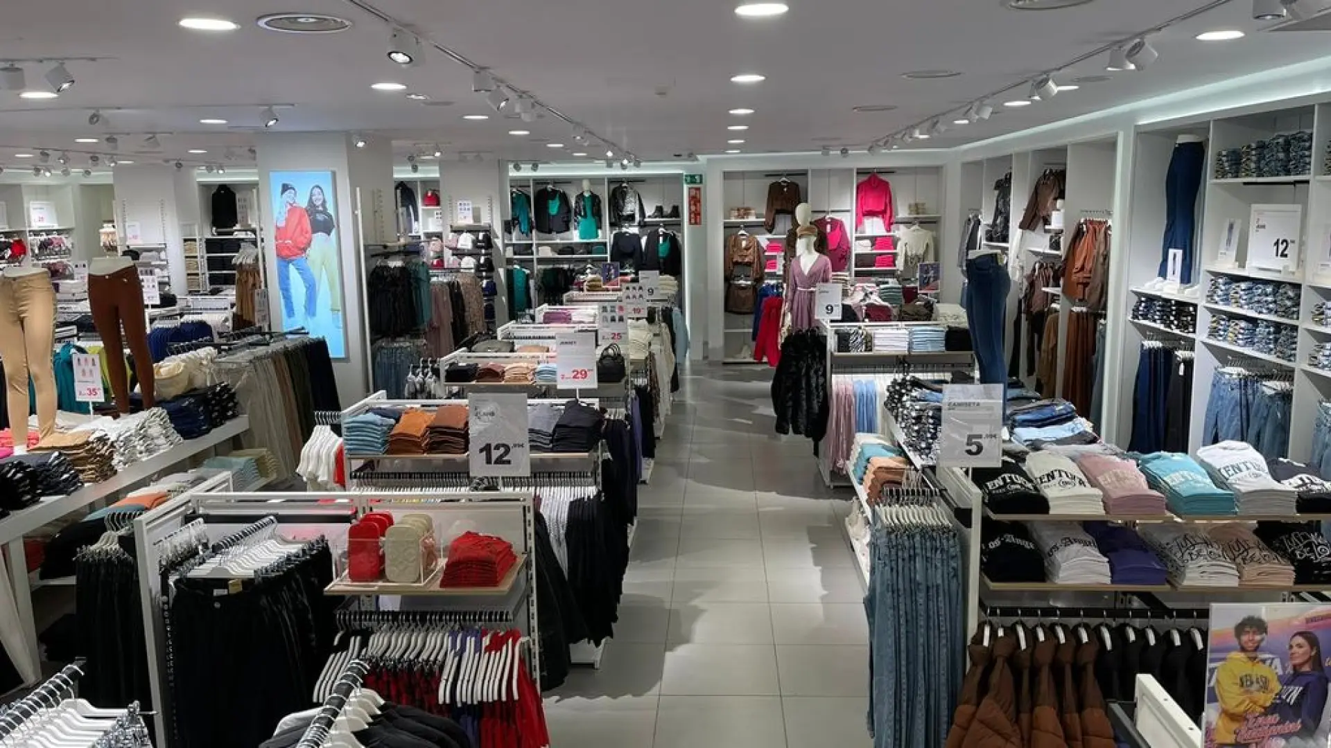 
         La tienda 'low cost' de 1.000 m² que aterriza en Madrid: será su establecimiento más grande en España 
    