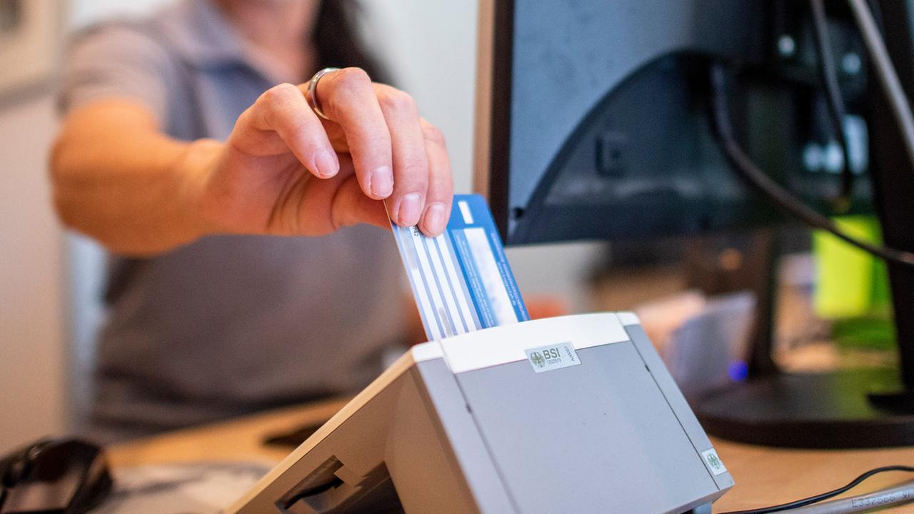 Milliardenloch bei Krankenkassen - Debatte über Familienversicherung