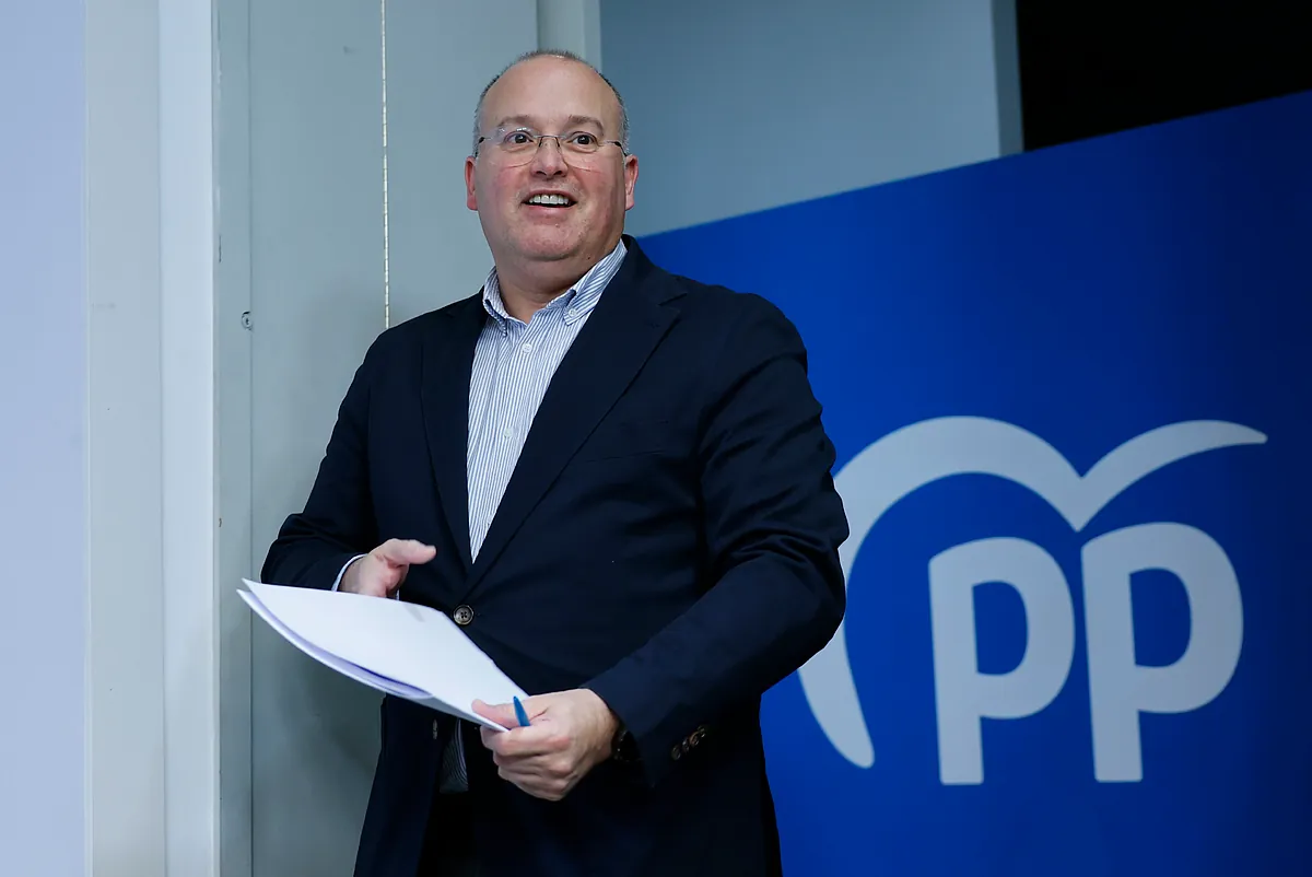 Cumbre de Miguel Tellado con Vox en Extremadura para intentar cerrar el acuerdo de investidura de María Guardiola