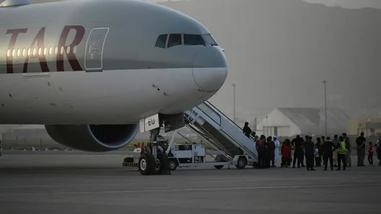 Les avions cloués au sol, les engrais qui flambent, le tourisme qui peut chuter de 27% dans la région... La guerre au Moyen-Orient ce n'est pas que les prix à la pompe