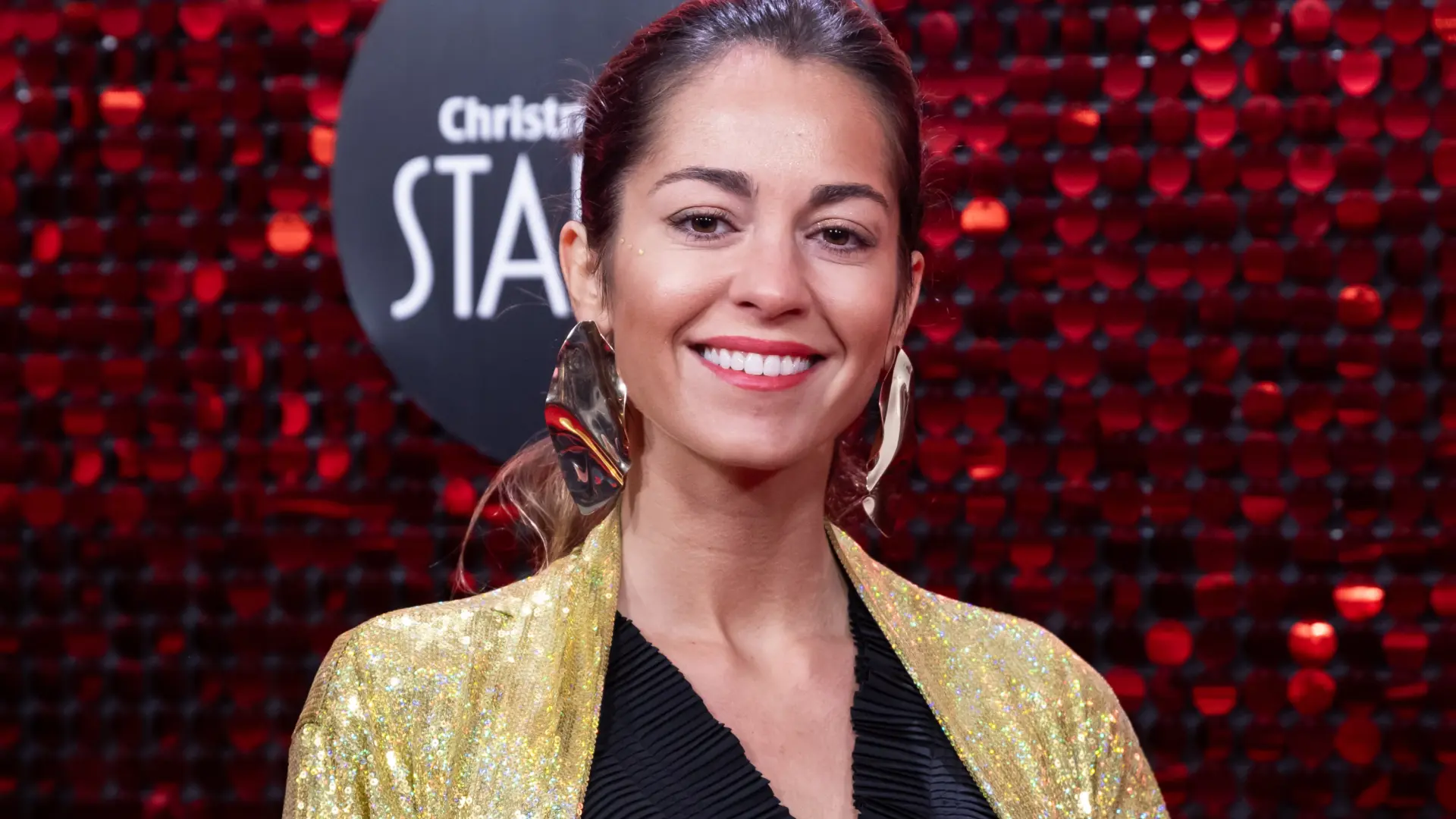 La cantante Sofía Ellar anuncia que espera su primer hijo con Fernando Muñoz tres meses después de casarse en secreto