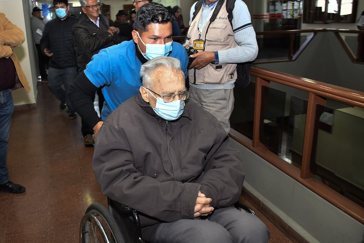 Las víctimas de pederastia de Bolivia piden al Parlament de Cataluña que investigue a la Compañía de Jesús por encubrimiento