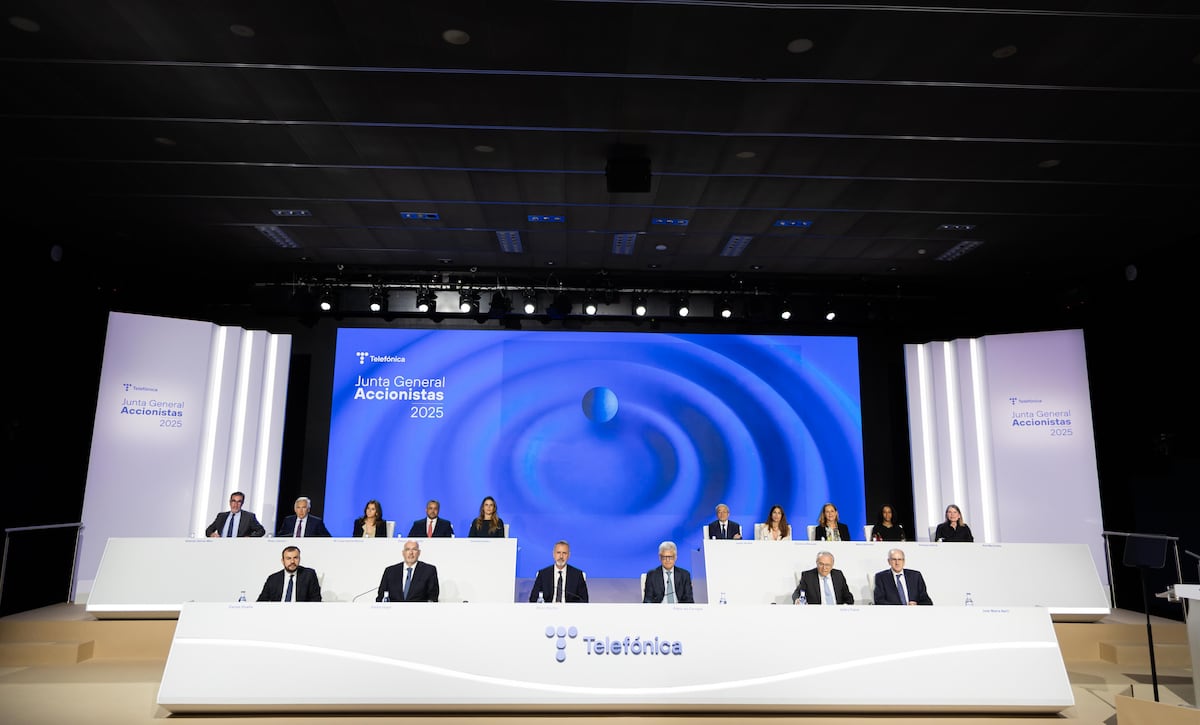La junta de Telefónica oficializará este jueves la salida del BBVA del consejo 
