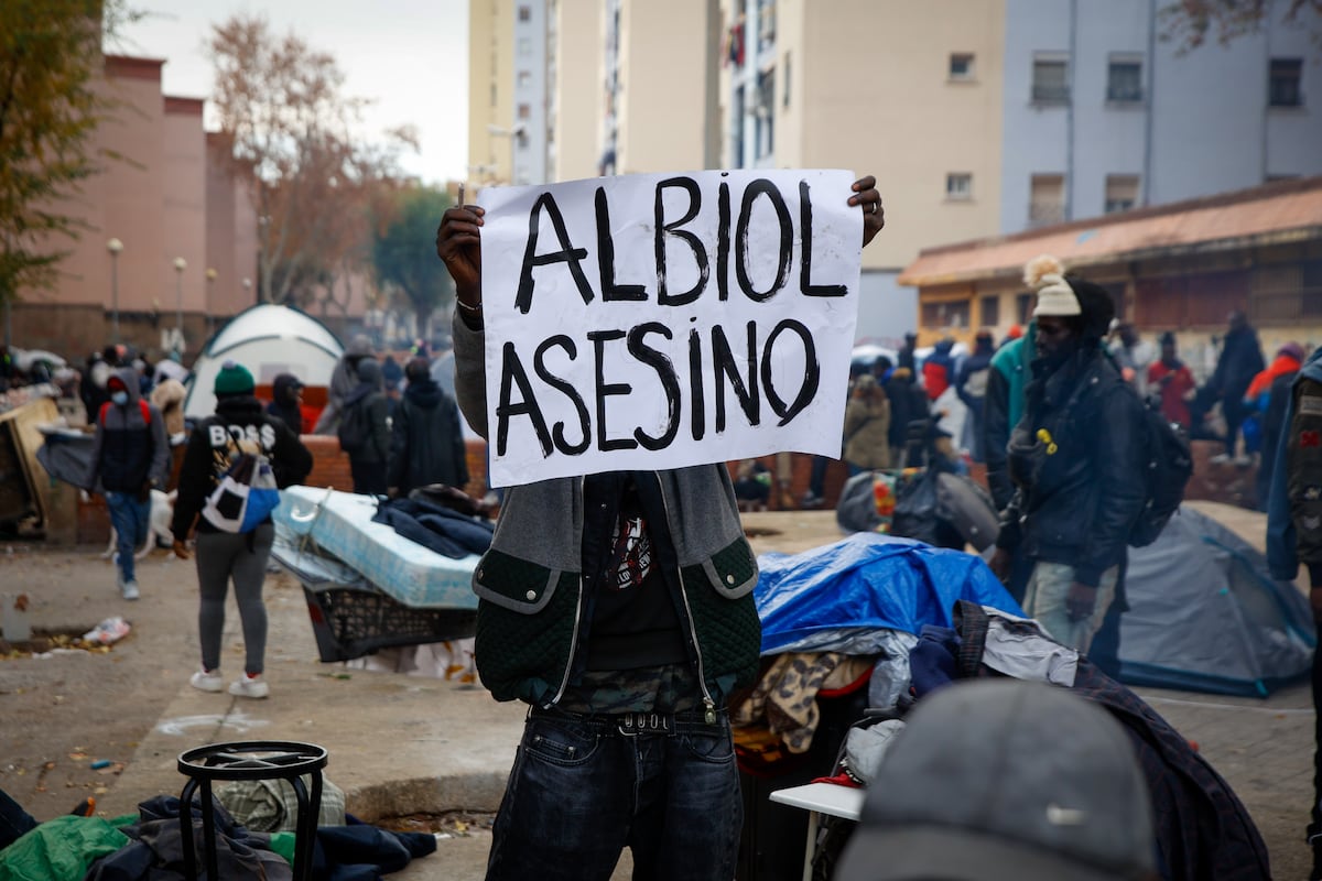 La Fiscalía acusa a Albiol de incumplir la orden de desalojo del instituto B9 al no ofrecer “ningún tipo de ayuda” a los ocupantes