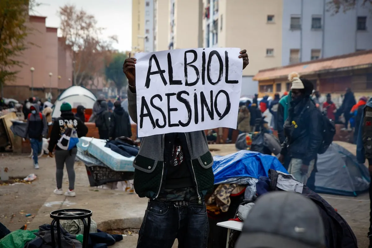 La Fiscalía acusa a Albiol de incumplir la orden de desalojo del instituto B9 al no ofrecer “ningún tipo de ayuda” a los ocupantes
