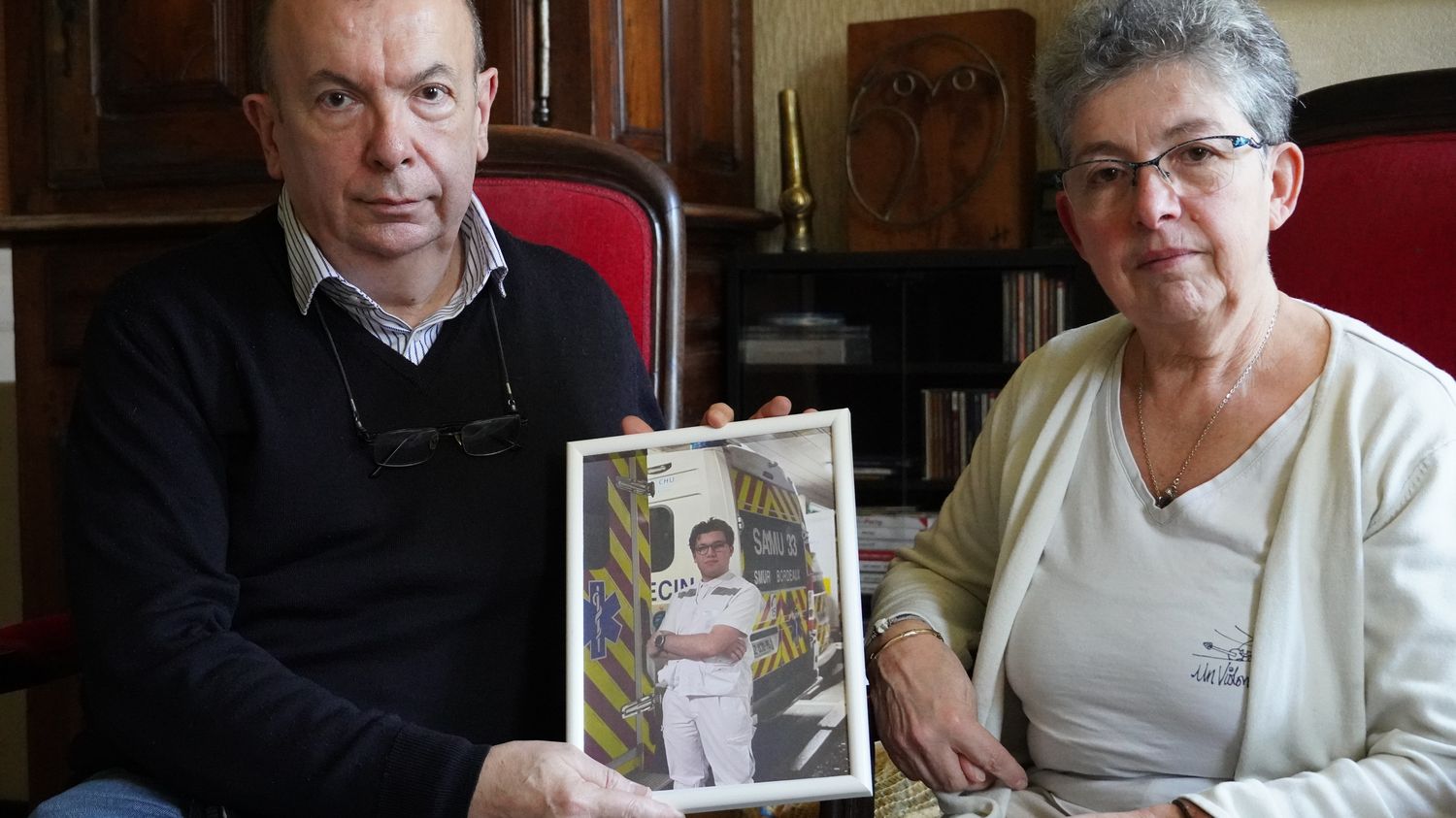 "Pour lui, on continue, on survit" : après la mort de leur fils d'une overdose de protoxyde d'azote, des parents sensibilisent sur les dangers de ce "poison"