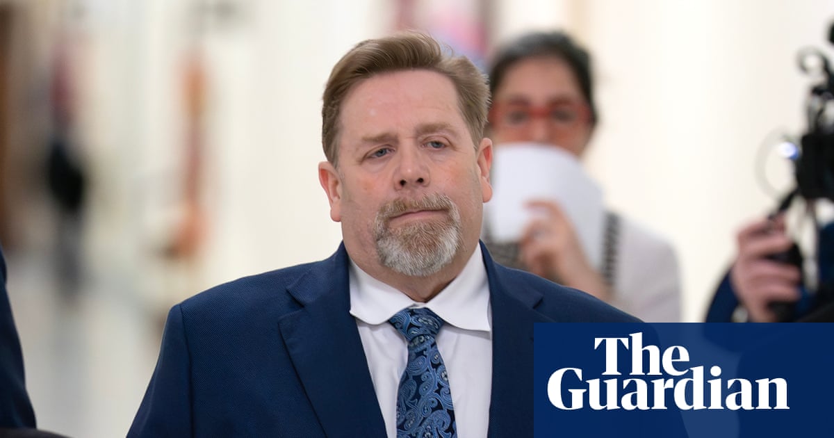 Epstein accountant and lawyer say federal agents never questioned them