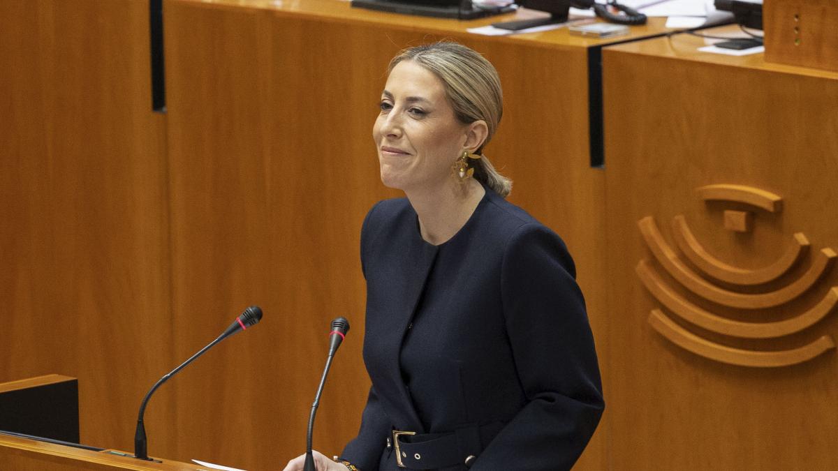 
                     PP y Vox desbloquean las negociaciones con un principio de acuerdo en Extremadura
                 