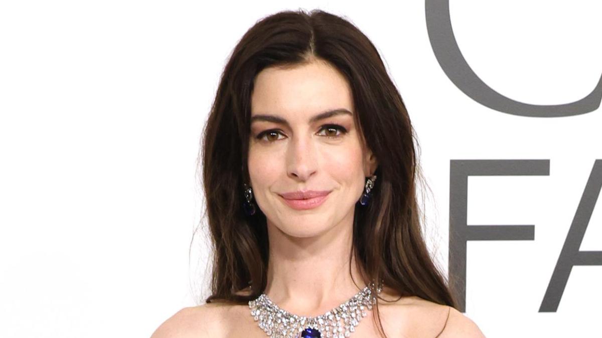 El espectacular look con el que Anne Hathaway vuelve a ser la princesa de Genovia