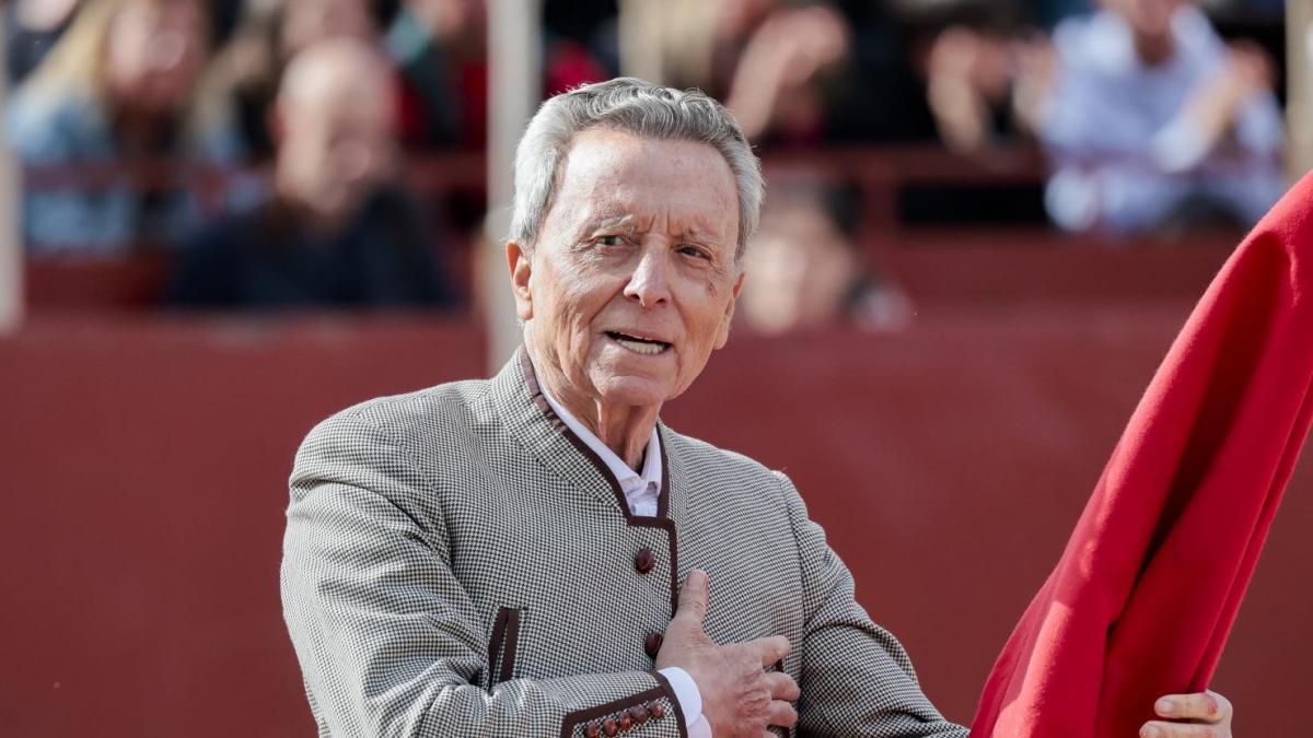 
                                                                                                                                       El inesperado espectáculo de José Ortega Cano en una iglesia de Madrid: su baile entre volteretas y capotes
                                                                                                                                   