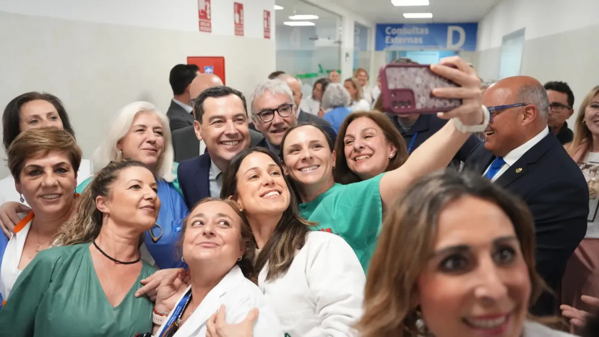 
         Moreno critica que Montero quiera hacer un "referéndum" sobre la sanidad en las urnas y defiende sus mejoras en el SAS 
    