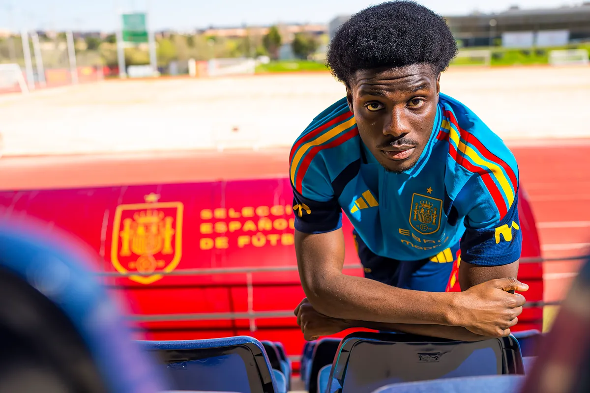 Eliezer Mayenda, un futbolista amante de la Biblia, de la tortilla y de Fernando Torres: "Nací en Zaragoza y quería ir con España"