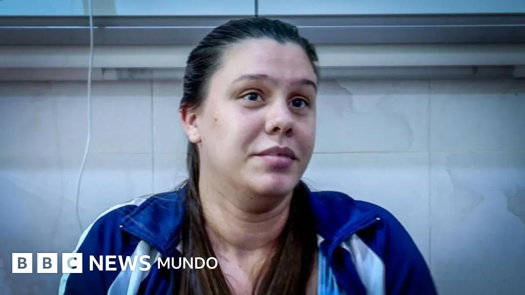 "Somos nosotros contra el mundo": las futuras madres cubanas que se preparan para dar a luz en un país sumido en la oscuridad