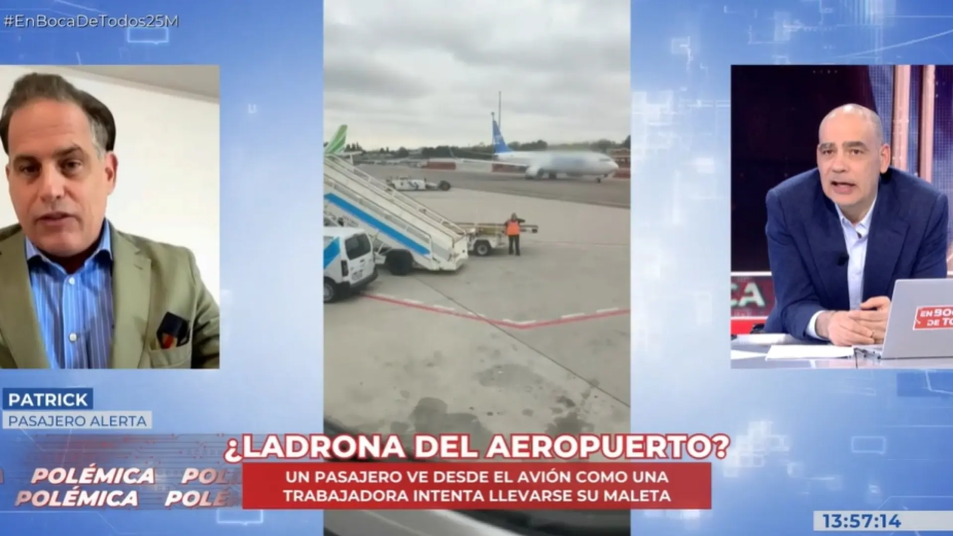 
         Un pasajero graba cómo una de las trabajadoras del aeropuerto de Barajas intenta robarle su maleta 
    