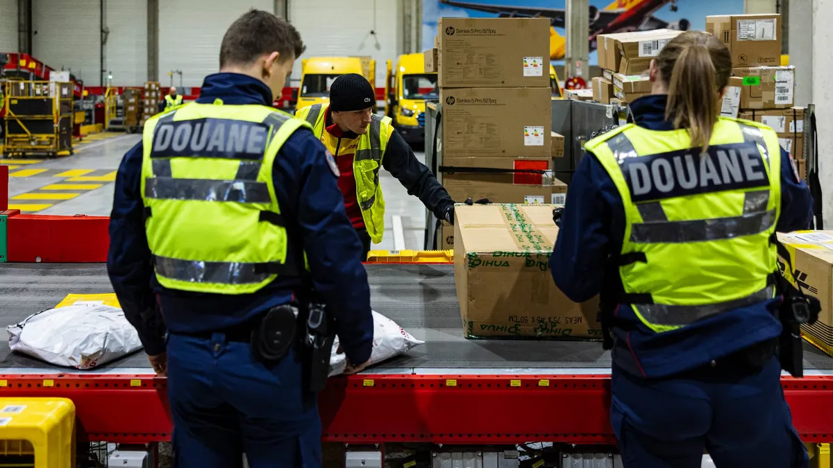 Shein, Temu et AliExpress contournent la taxe sur les petits colis: le gouvernement va désormais permettre de contrôler des produits qui ont déjà été dédouanés dans un autre pays de l'UE
