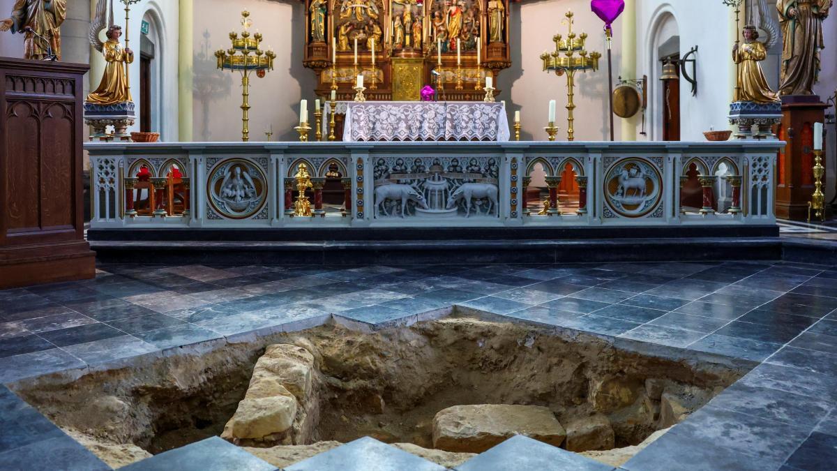 
                               Un hallazgo en los Países Bajos apunta al posible esqueleto del mosquetero francés d'Artagnan
                           