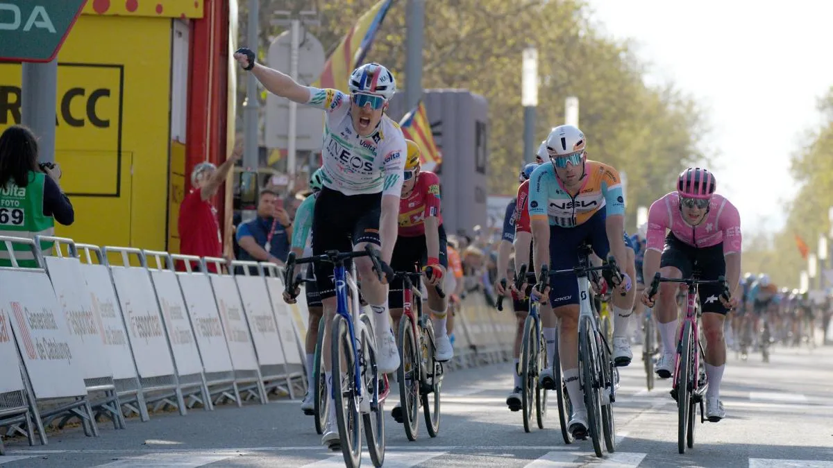 La caída de Evenepoel arruina la fiesta de dos colosos: Vingegaard se detiene y gana Godon