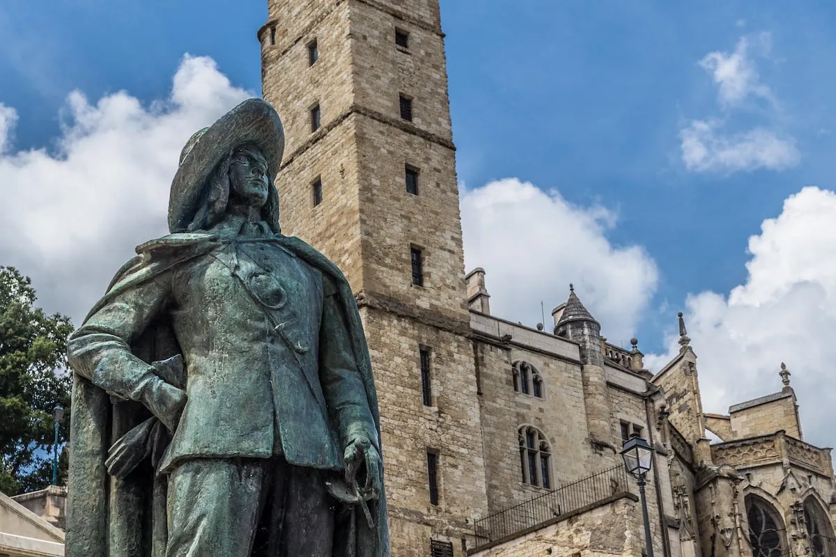¿Está D’Artagnan bajo una iglesia de Maastricht? El ADN determinará si un esqueleto hallado en el templo es el del famoso mosquetero