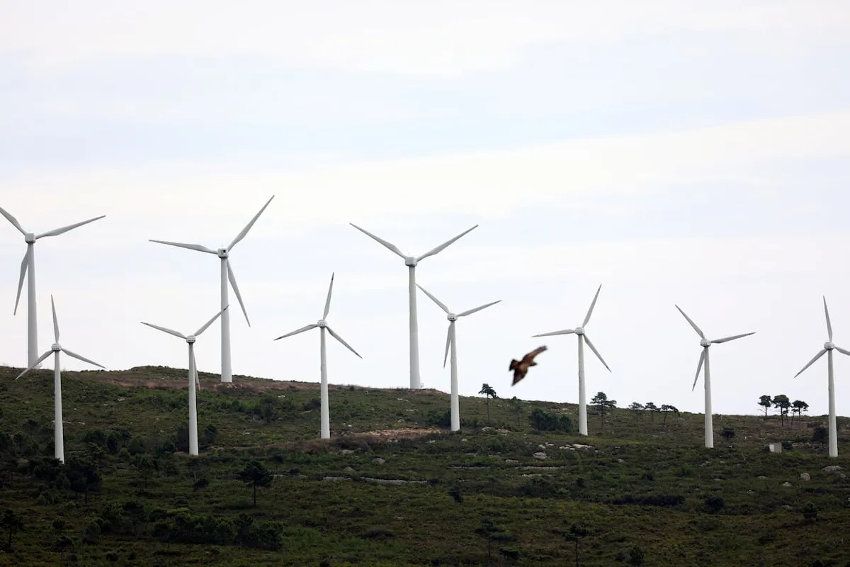La Generalitat marca tres comarcas como prioritarias para concentrar molinos de viento y huertos solares