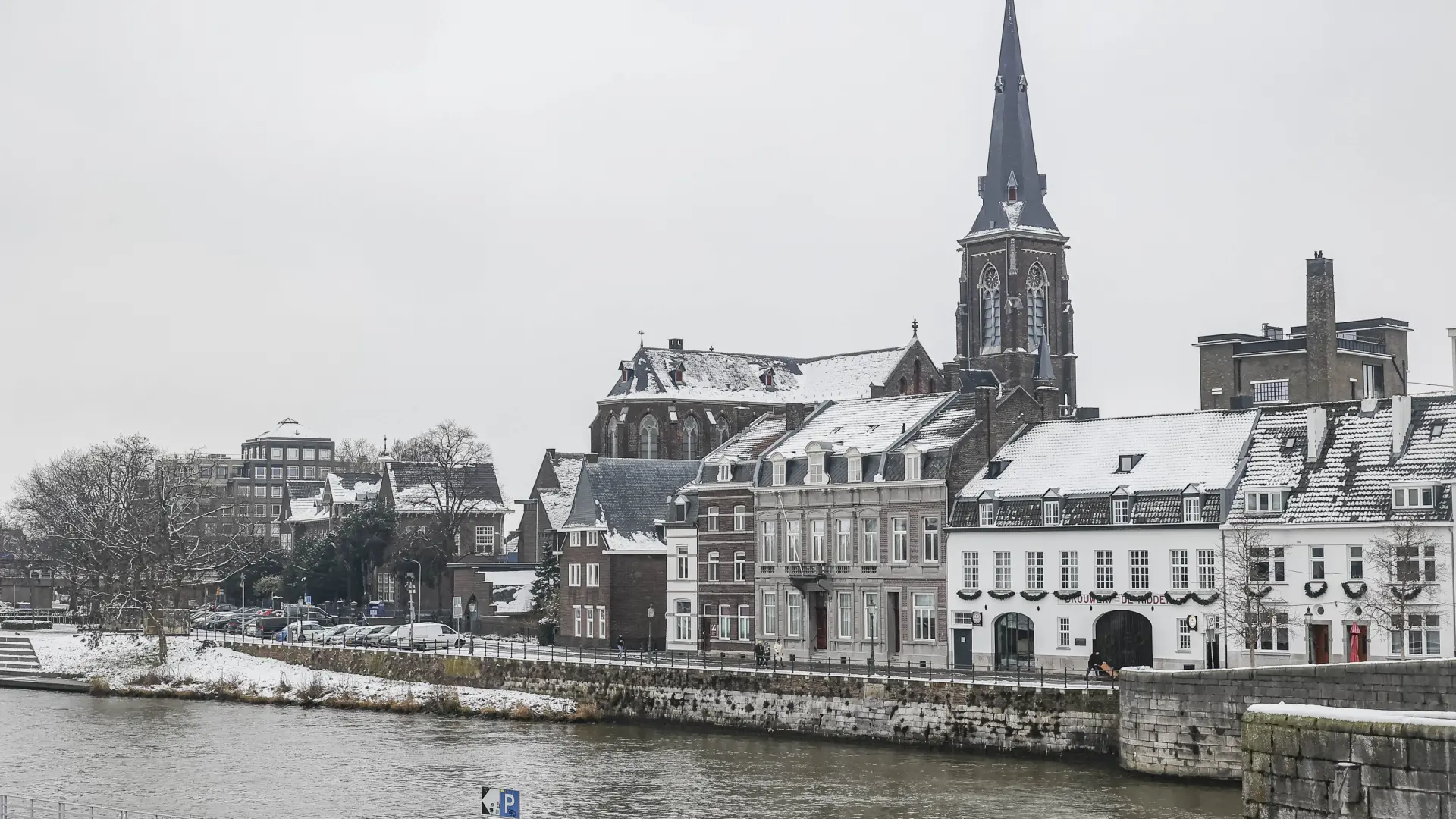 
         Revelan el lugar en el que podrían estar los restos del mosquetero d'Artagnan 
    