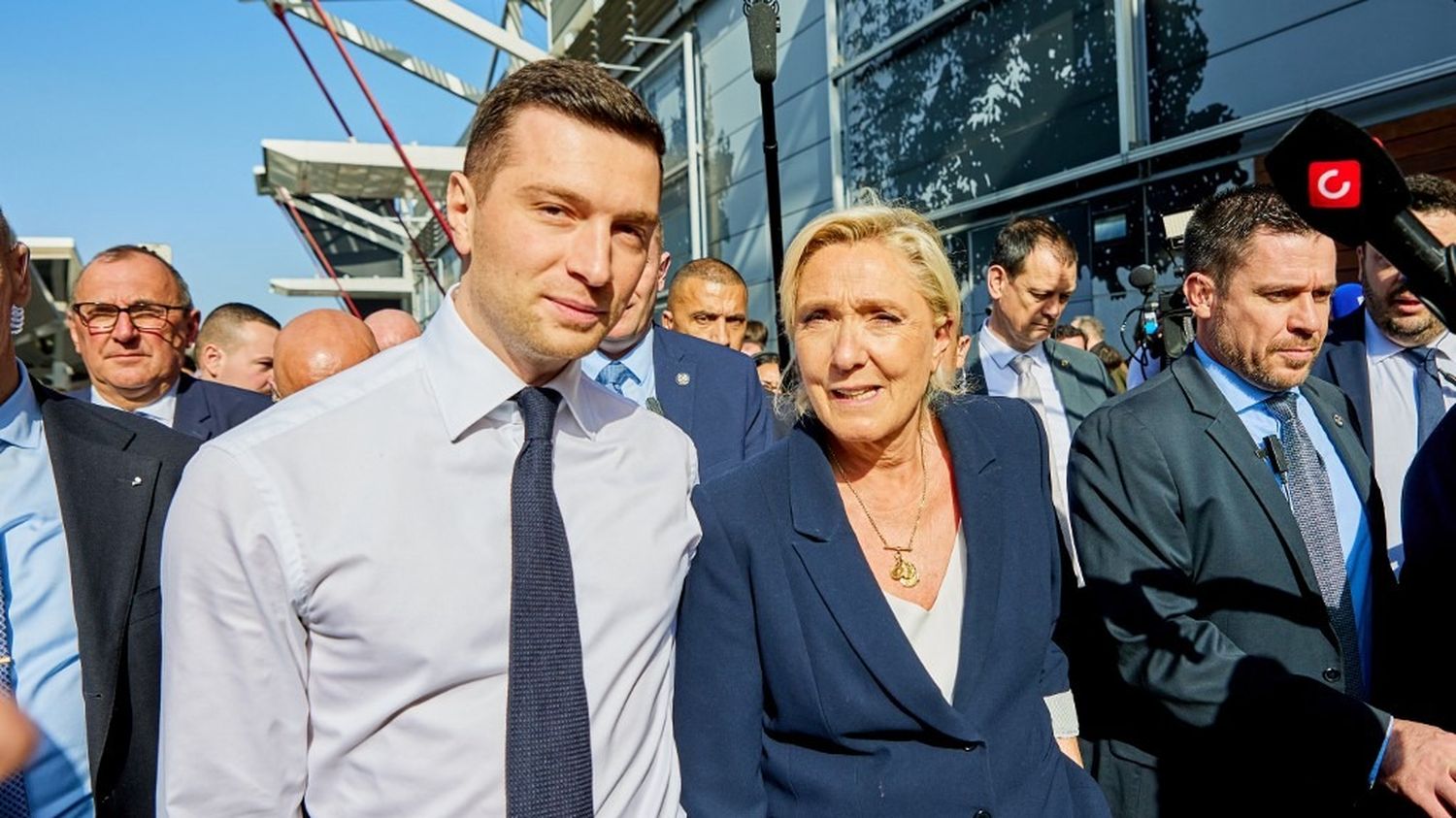Le RN est "pratiquement" sûr d'avoir les 500 parrainages pour l'élection présidentielle 2027, assure Jordan Bardella