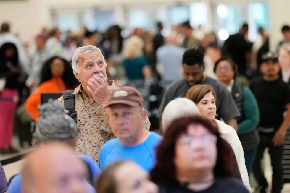 Record-high passenger wait times at airports, but no deal yet on the 40th day of the shutdown