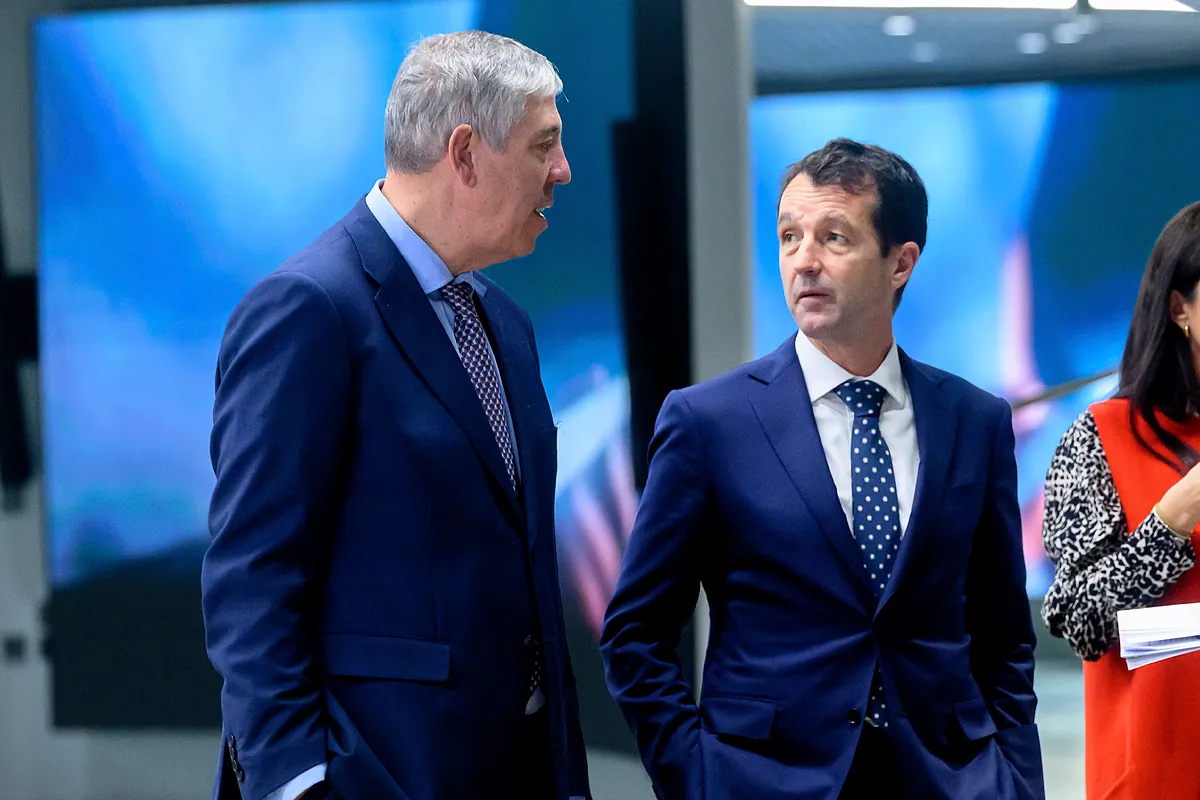 Escribano sale indemne del choque con el Gobierno tras un consejo de Indra que aplaza los conflictos pendientes