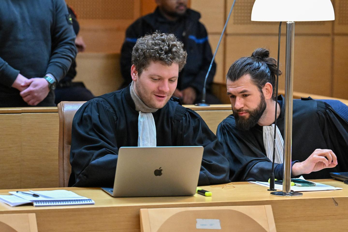 Un bûcheron de 25 ans condamné à dix-huit ans de prison pour avoir piégé 39 adolescents en ligne, et violé certains d’entre eux