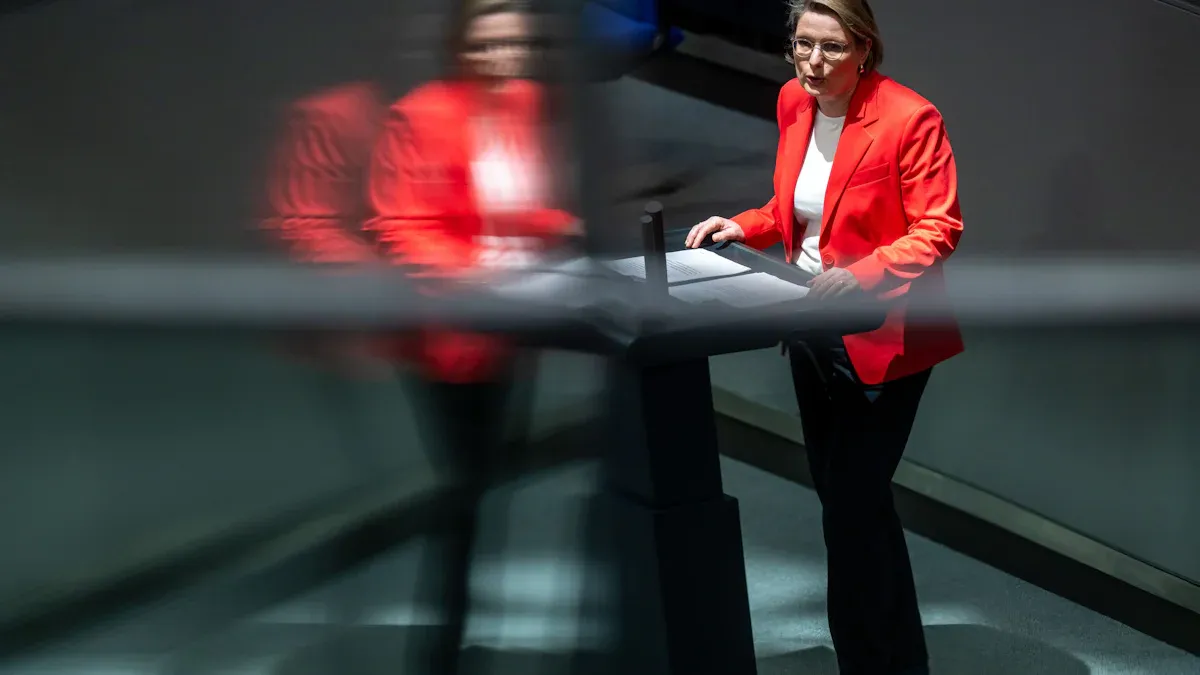 Bundespolitik: Hubigs Appell an Männer: „Ergreifen Sie Partei!“