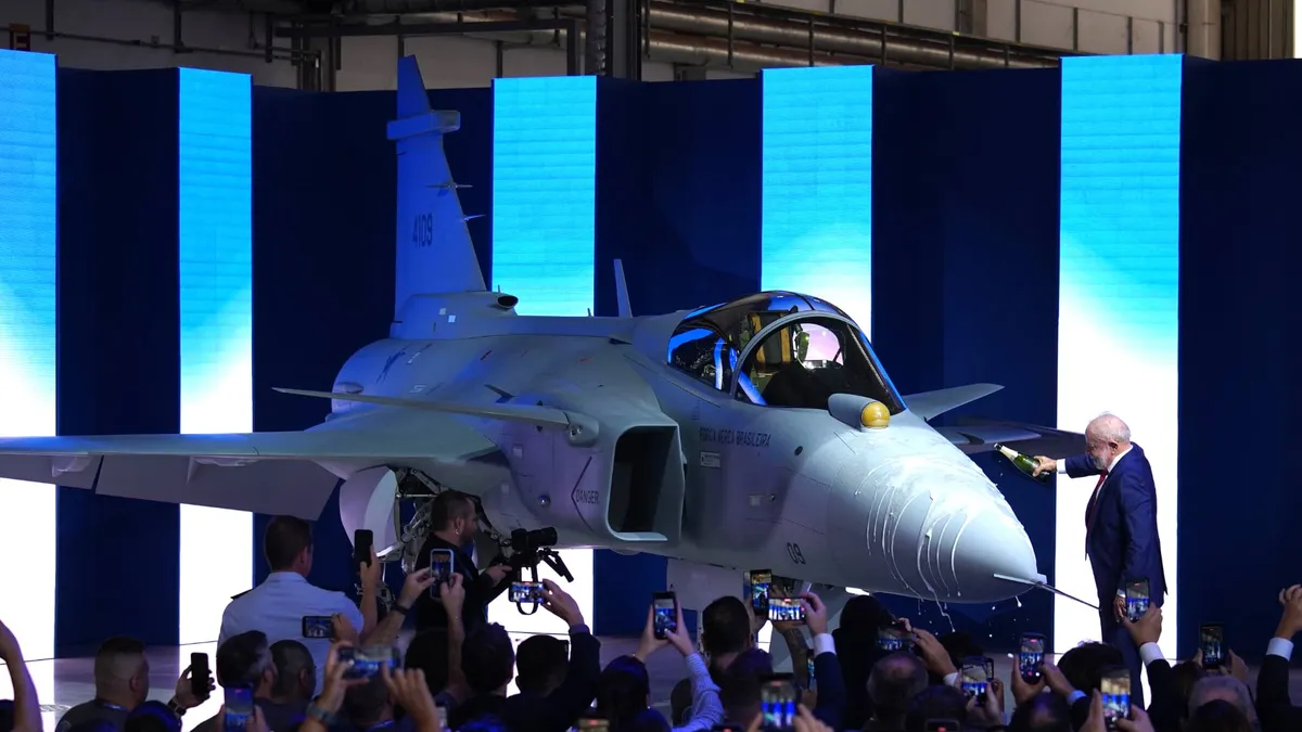 Brasilia a préféré le F-39E Gripen du suédois Saab au Rafale de Dassault Aviation: Lula dévoile le premier avion de chasse supersonique fabriqué au Brésil