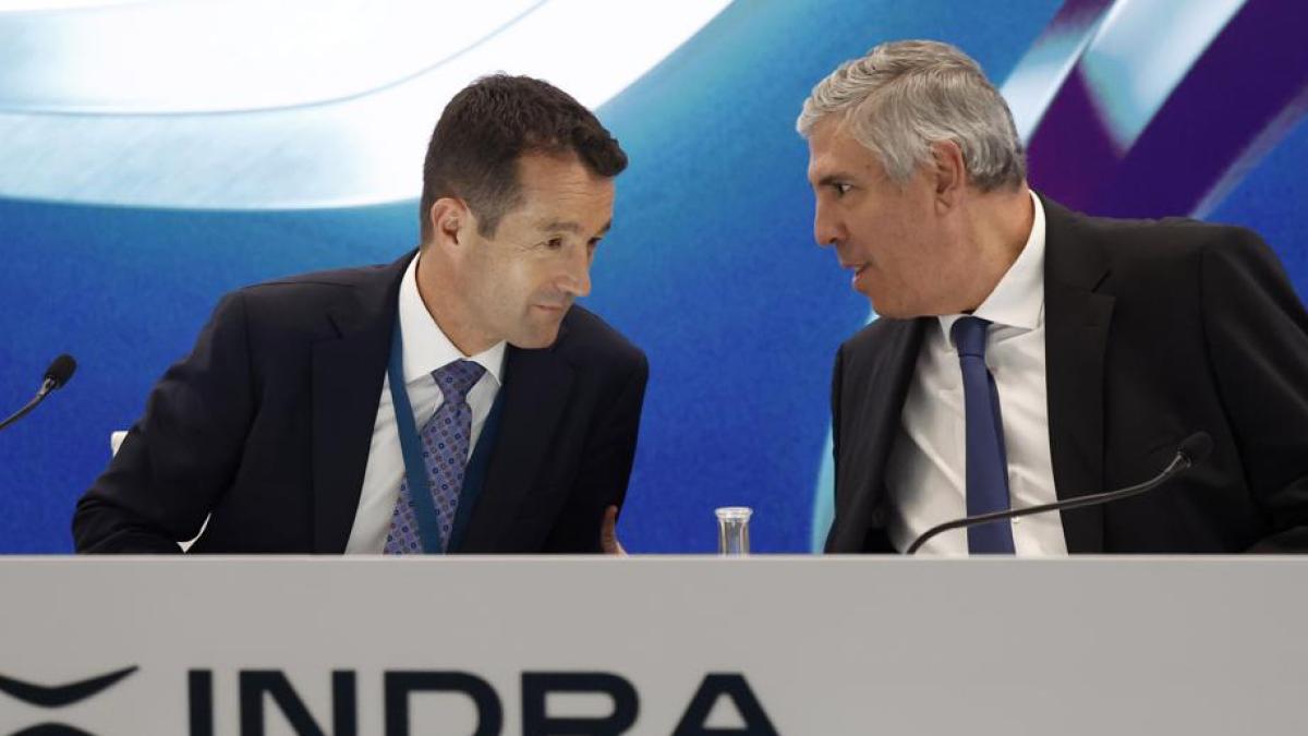 
                             Escribano resiste en Indra pero con críticas en el consejo
                         