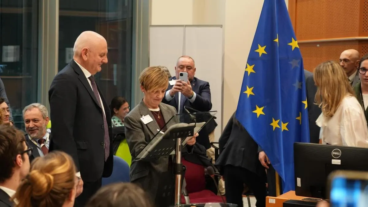 
                                                 Valencia solicita en Europa la suspensión temporal de derechos de emisión a la cerámica
                                             