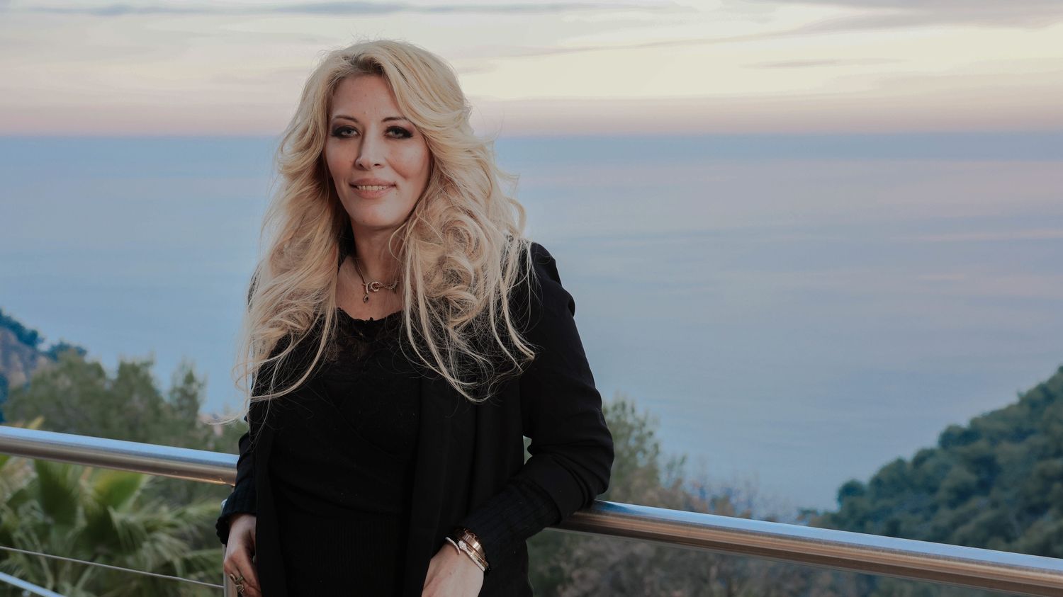 "Une figure qui aura marqué toute une génération" : de nombreuses personnalités réagissent à la mort de Loana, l'ex-star de "Loft Story"