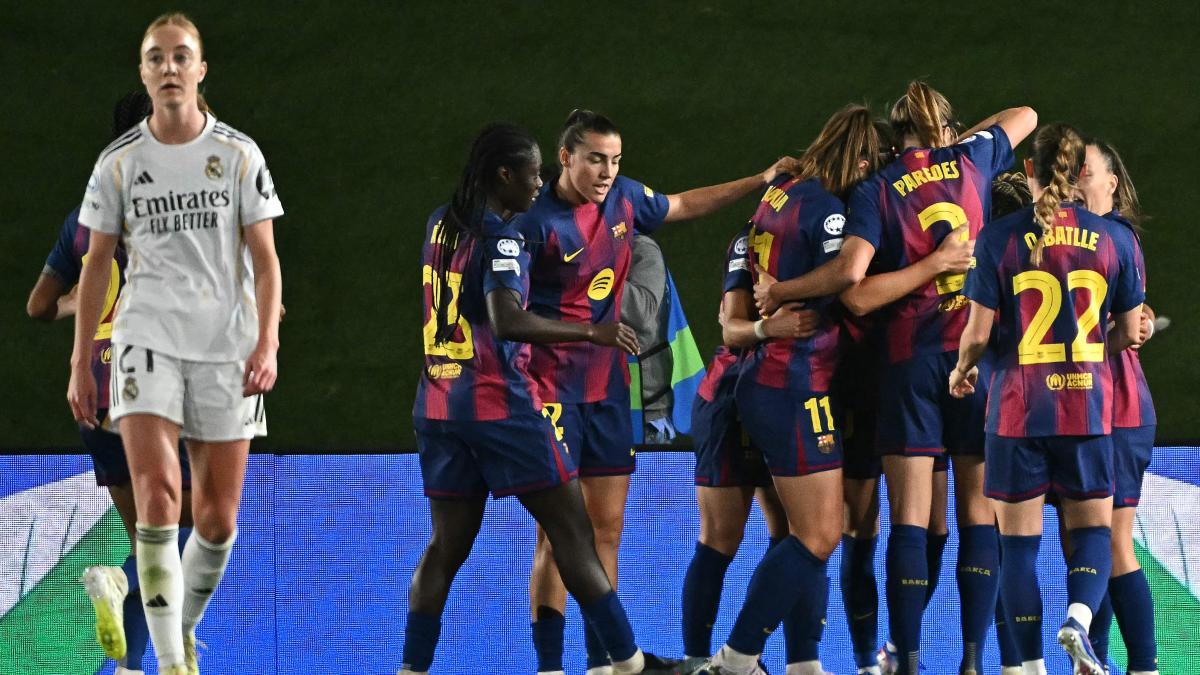 
                                                                                                            El Barça destroza al Madrid con un histórico y simbólico 2-6
                                                                                                        