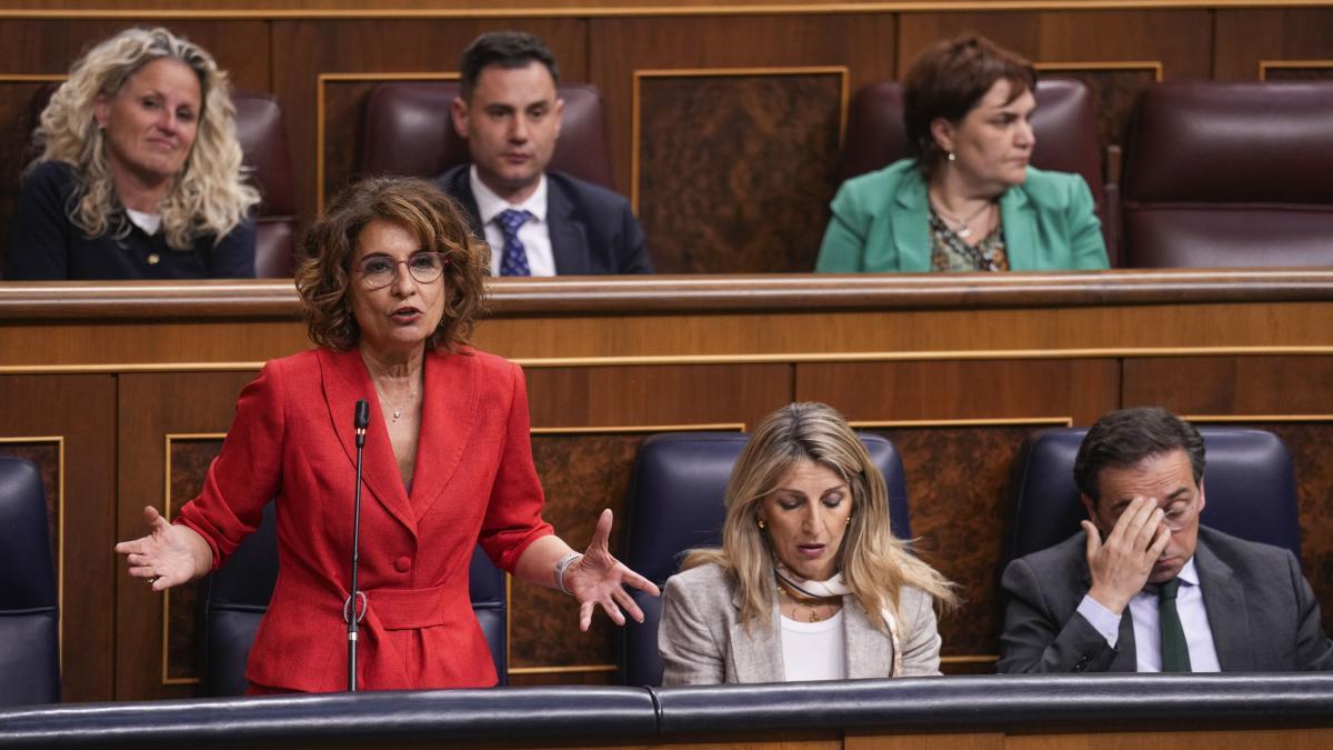 
                                                                                Montero se revuelve ante la dura despedida del PP en el Congreso: “Ladran, pues cabalgamos”
                                                                            