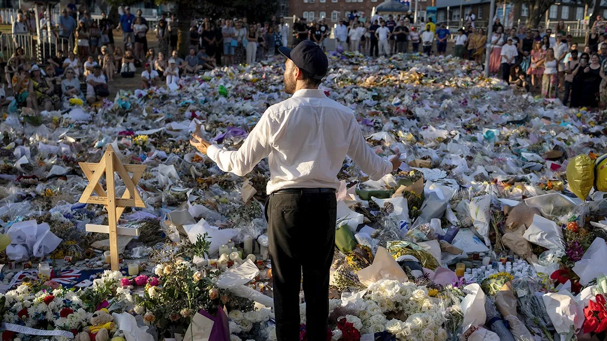 Australian state weighs ban on 'globalize the intifada' chants, masked protesters in wake of Hanukkah attack
