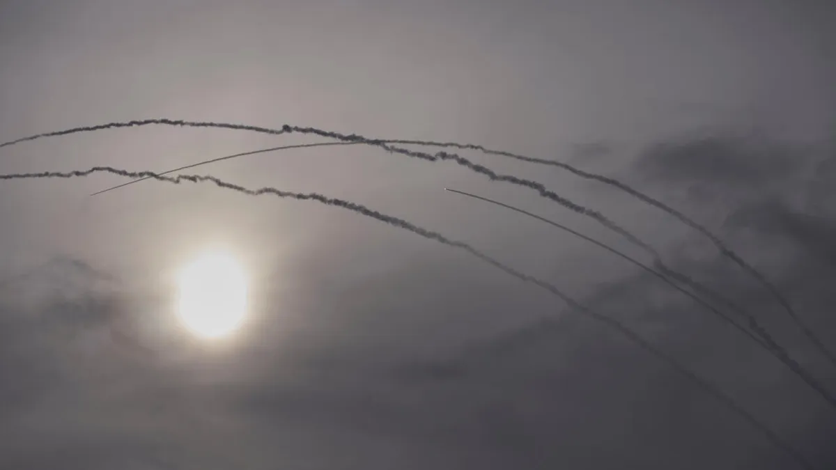 EN DIRECT - Guerre au Moyen-Orient: Israël et les Émirats arabes unis visés par des missiles iraniens