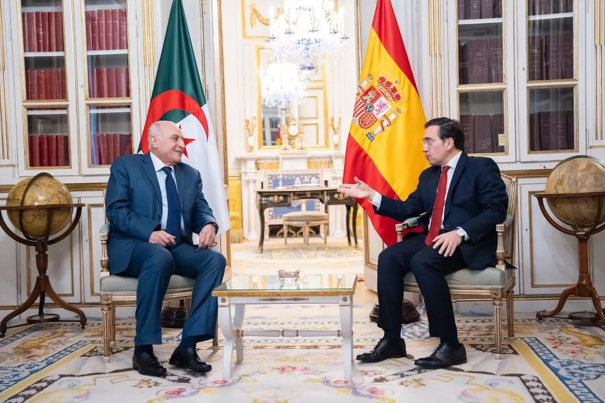 Albares trata de sellar la reconciliación con Argelia tras la ruptura por el giro español en favor de Marruecos