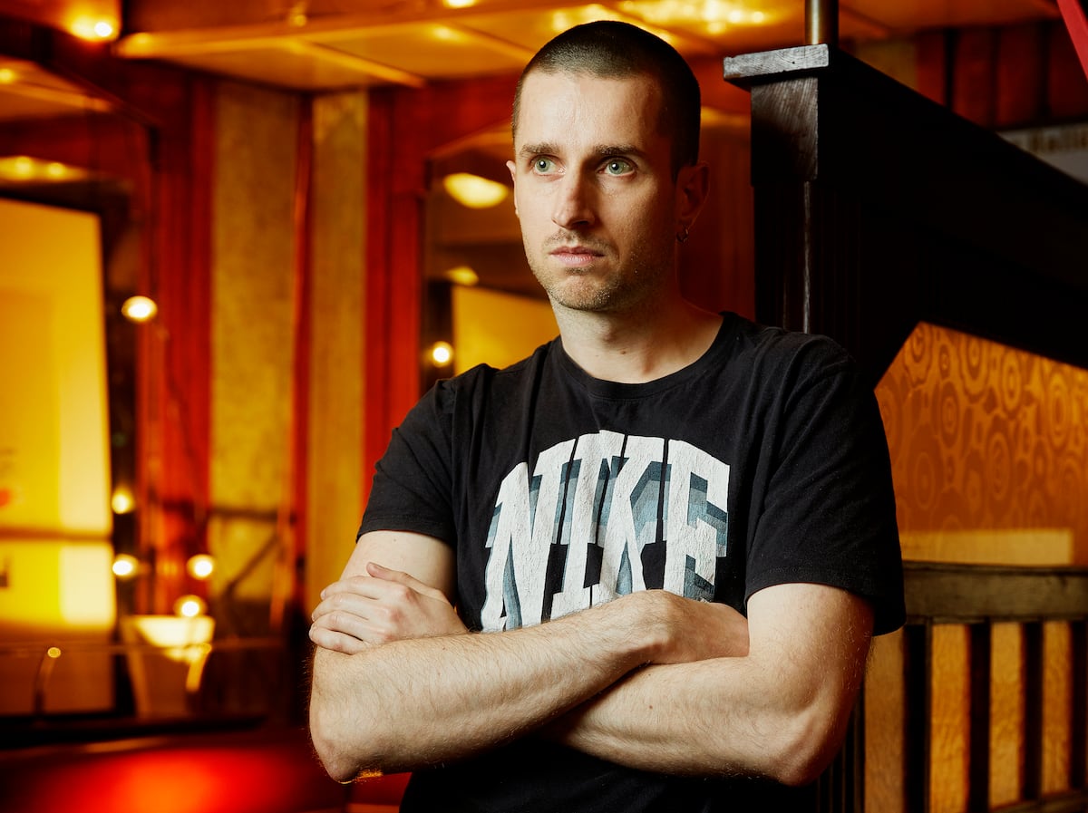 Simon Chevrier, escritor: “A menudo, a la prostitución se llega por un malentendido”