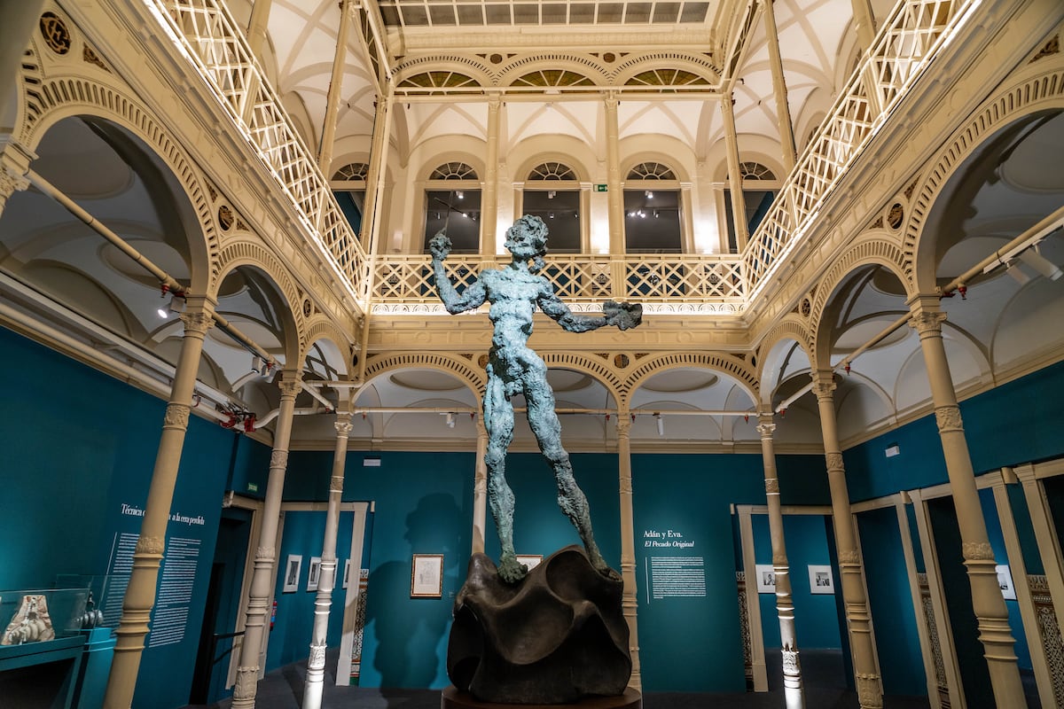 La escultura tardía de Dalí, experimental, monumental y apenas vista, se instala en Madrid