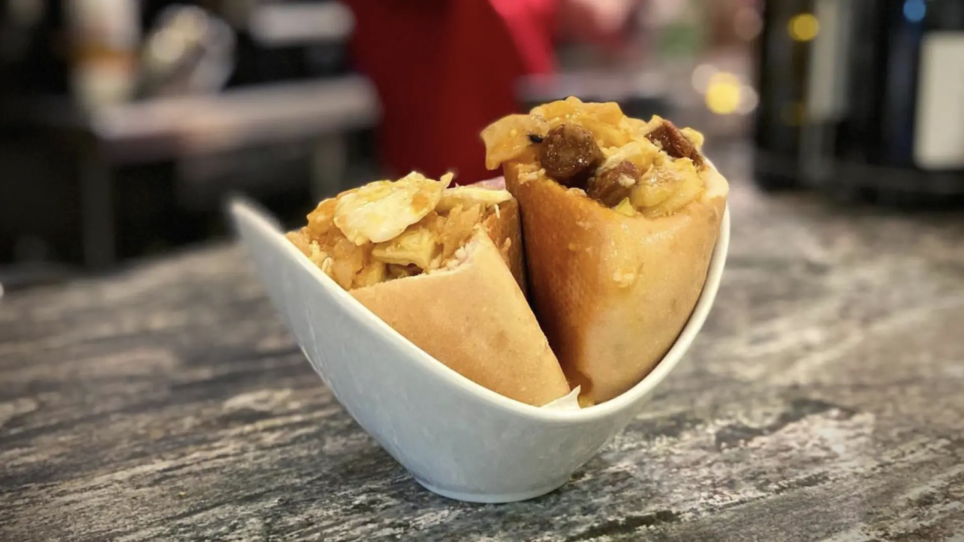 
         El bar en pleno centro de Madrid donde comer por menos de 7 euros: "De mis sitios favoritos para comer bueno, bonito y barato" 
    