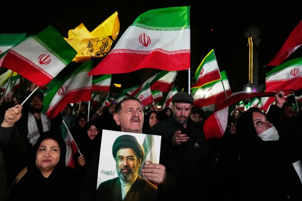 Iran and the US harden their positions as Tehran keeps its grip on the Strait of Hormuz