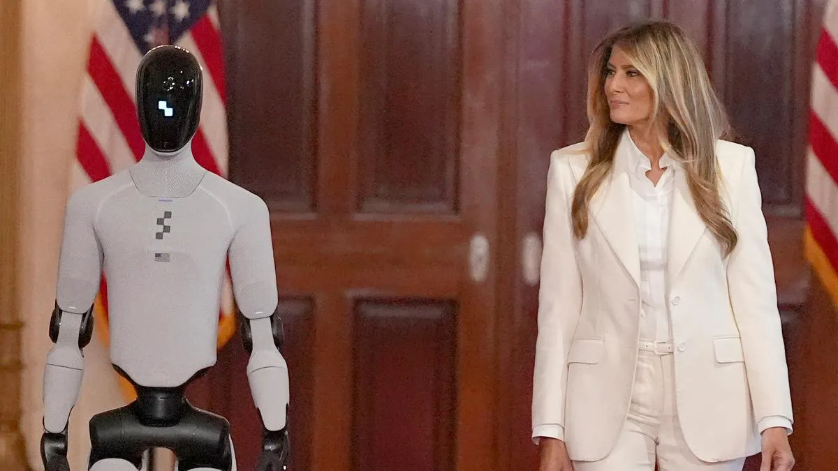 
                                                                                                                        Melania Trump se hace acompañar por un robot para promocionar la educación y la tecnología
                                                                                                                    