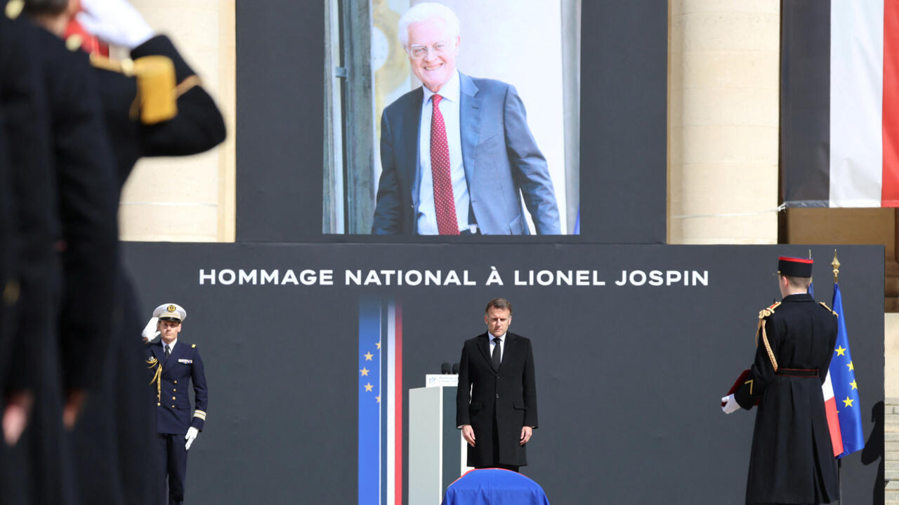 VIDÉO - La France rend hommage à l'ex-Premier ministre Lionel Jospin aux Invalides